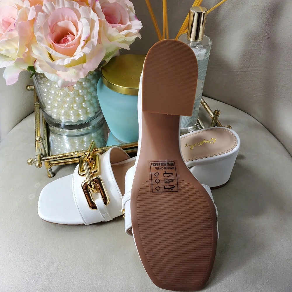 🎉✨️HOST PICK✨️🎉 White Gold Chain Link Sandals - Picture 8 of 10